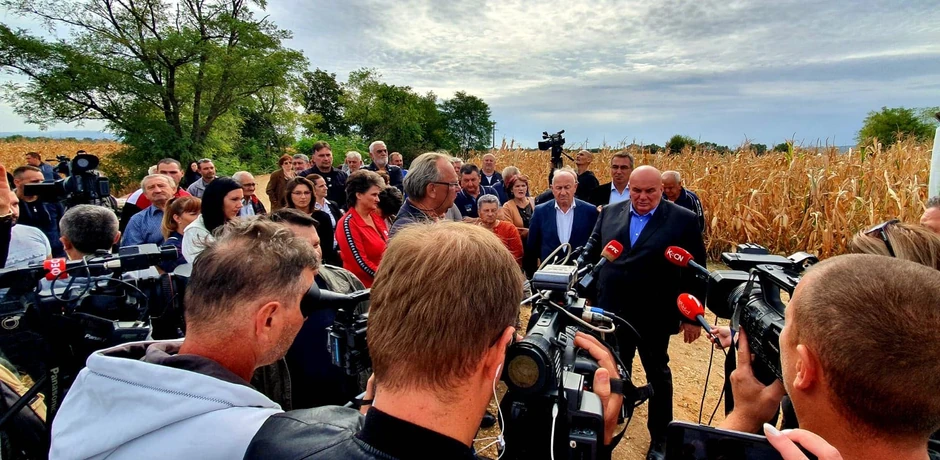 Dragan Marković Palma toaleti na njivama