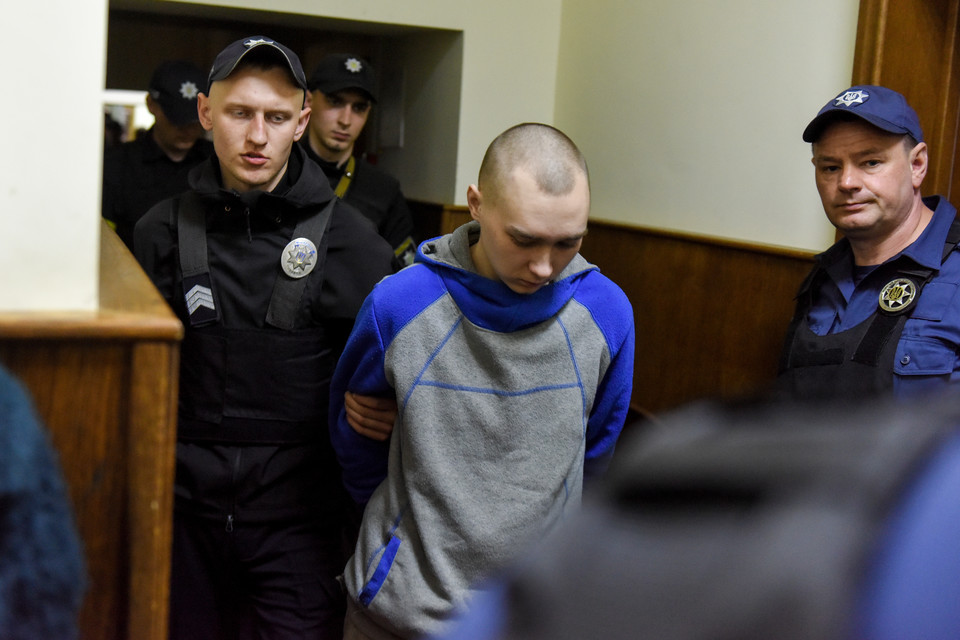 21-letni sierżant rosyjskiej jednostki pancernej Wadim Szyszymarin przyznał się do zastrzelenia ukraińskiego cywila