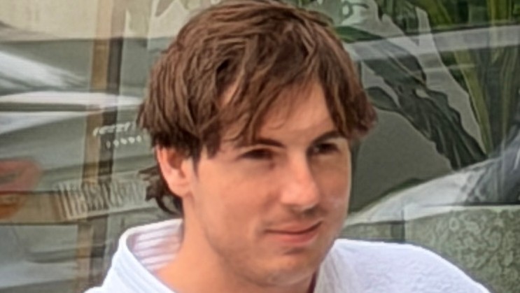 Peter Altof alias Expl0 v outfite, ktorý by čakal len málokto.