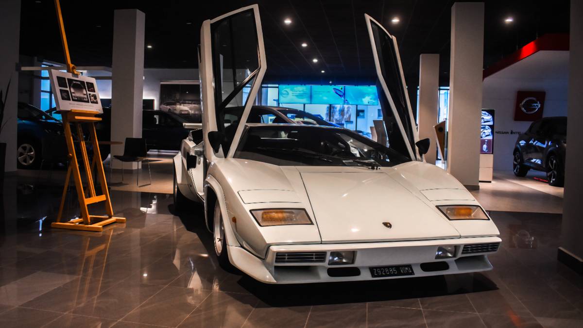 Słynne Lamborghini Countach w salonie w Radomiu