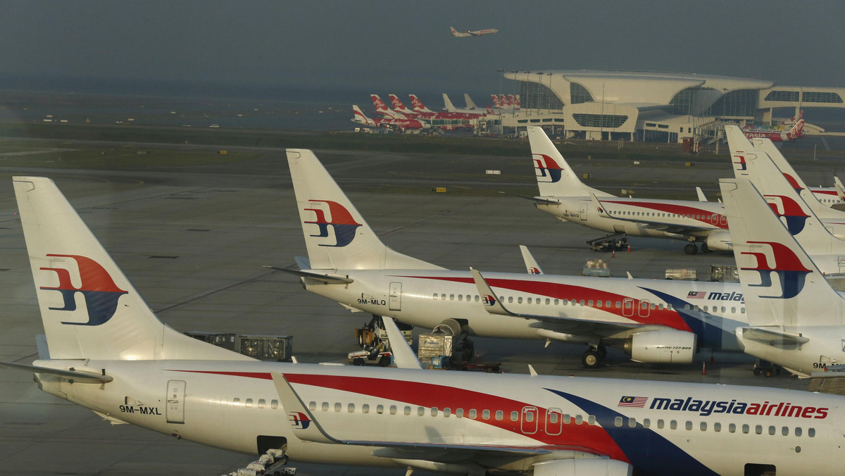 Kolejny poważny problem linii Malaysia Airlines, które w tym roku straciły dwie maszyny. Jedna z nich zaginęła w drodze z Kuala Lumpur do Pekinu, druga została zestrzelona nad Ukrainą. Teraz do problemów przewoźnika doszło oskarżenie o molestowanie seksualne w trakcie lotu.