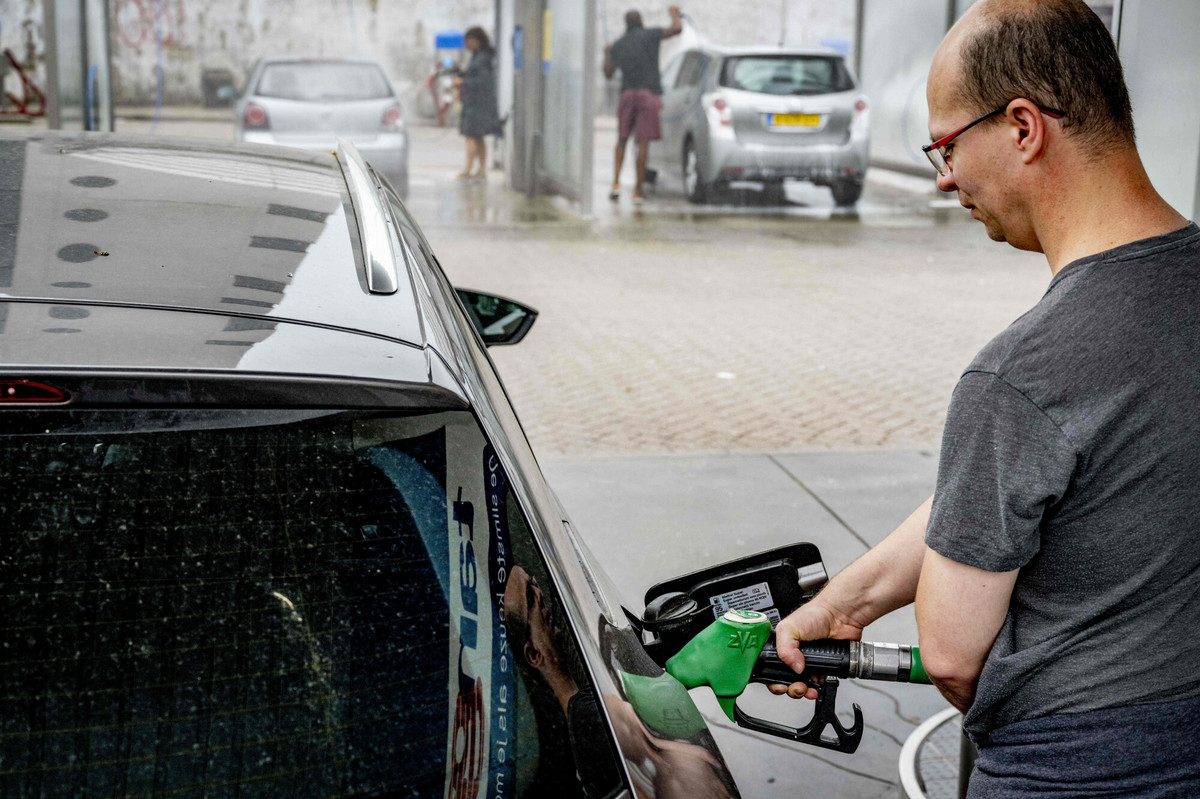 Gorączka na stacjach paliw w Holandii. Niemcy zacierają ręce