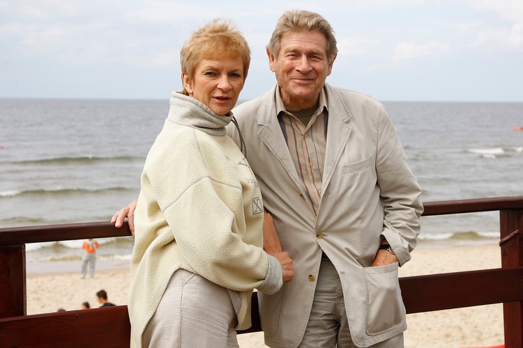 Stanisław Mikulski z żoną w Międzyzdrojach w 2009 roku