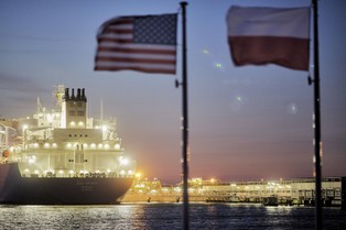 "FT": USA i UE finalizują plan dostaw dodatkowych 15 mld metrów sześciennych LNG dla Europy