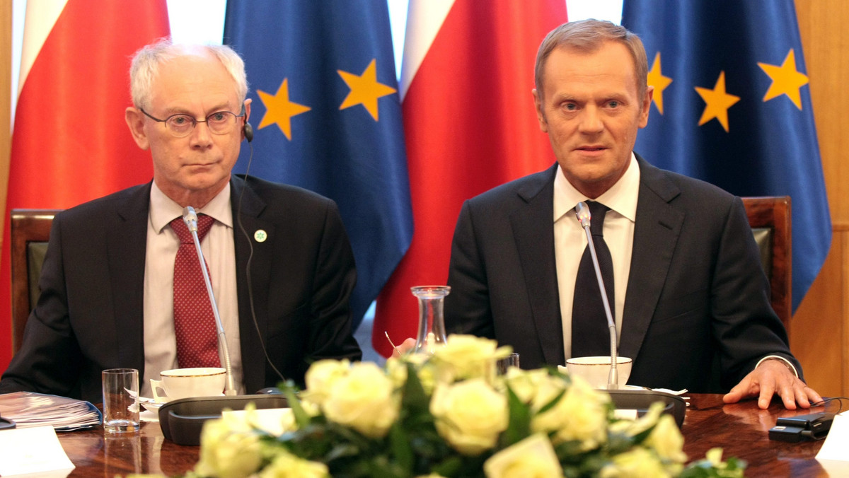 Premier Donald Tusk zaproponował podczas spotkania z przywódcami UE w Warszawie pakiet modernizacyjny na rzecz nowej, demokratycznej Białorusi. Według polskiej propozycji, Unia - po spełnieniu odpowiednich warunków przez Mińsk - mogłaby zaoferować Białorusi m.in. pomoc finansową.