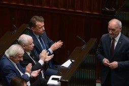 Antoni Macierewicz i Jarosław Kaczyński w Sejmie