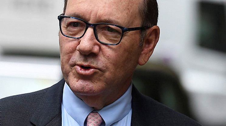 Kevin Spacey amerikai színész a londoni Southwark kerületi bíróságra érkezik 2023. június 28-án. Spacey ellen a brit Királyi Ügyészség (CPS) férfiak ellen elkövetett négyrendbeli szexuális zaklatás miatt indított büntetőeljárást/Fotó: MTI/EPA/Andy Rain