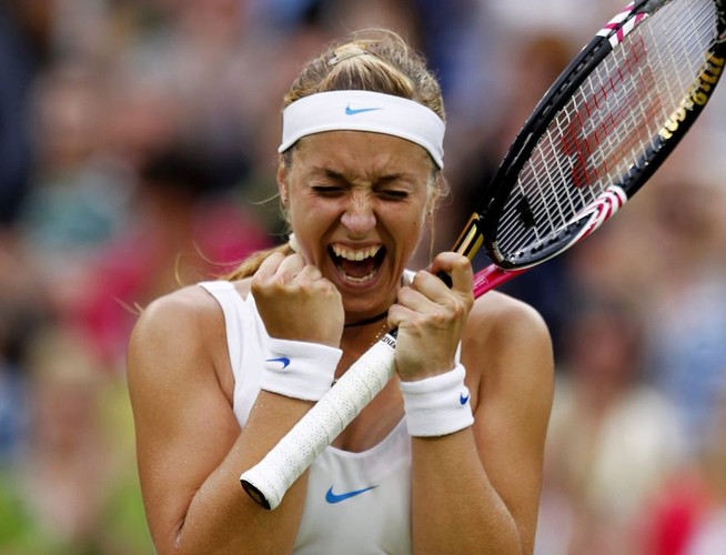 Niemka Sabine Lisicki cieszy się ze zwycięstwa nad Marion Bartoli w ćwierćfinale Wimbledonu; czerwiec 2011