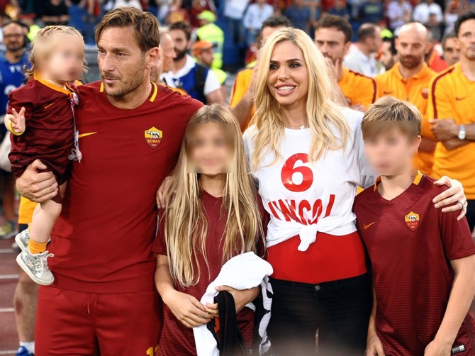 Frančesko Toti i Ilari Blazi sa decom 