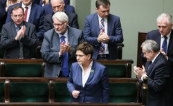 Trzy obietnice premier Szydło w Sejmie. Premier na Twitterze: Zespół "Za życiem" już rozpoczął pracę