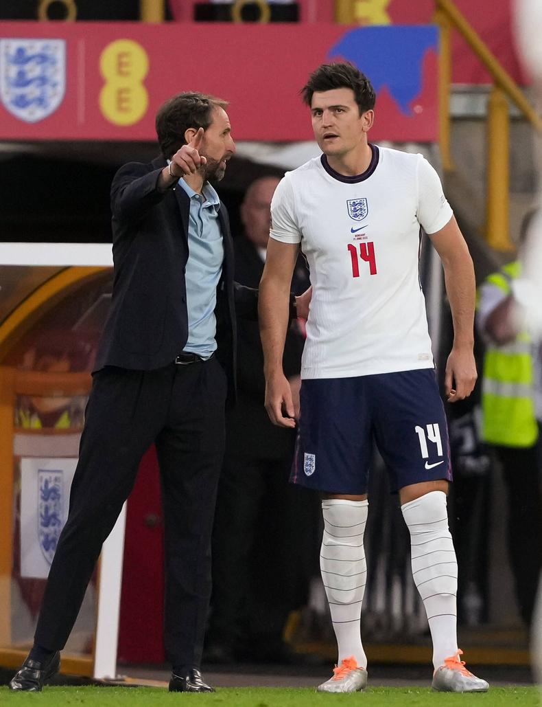 Englands Trainer Gareth Southgate mit Harry Maguire