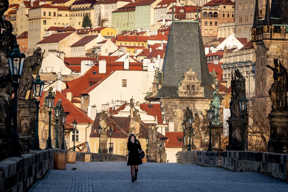 Praga, stolica Czech, zwykle pełna turystów, w czasie pandemii świeci pustkami