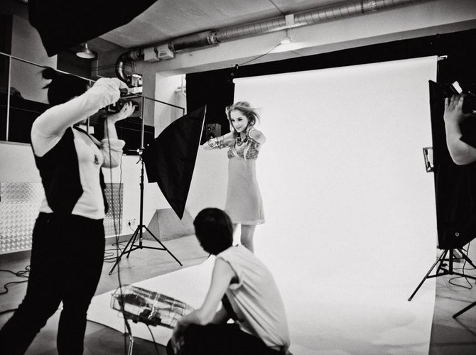 Kasia Smolińska pozuje dla biżuteryjnej marki Diva – kulisy sesji