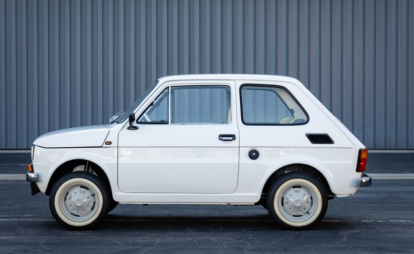 Fiat 126p, którego dostał Tom Hanks, sprzedany za ponad 363 tys. zł