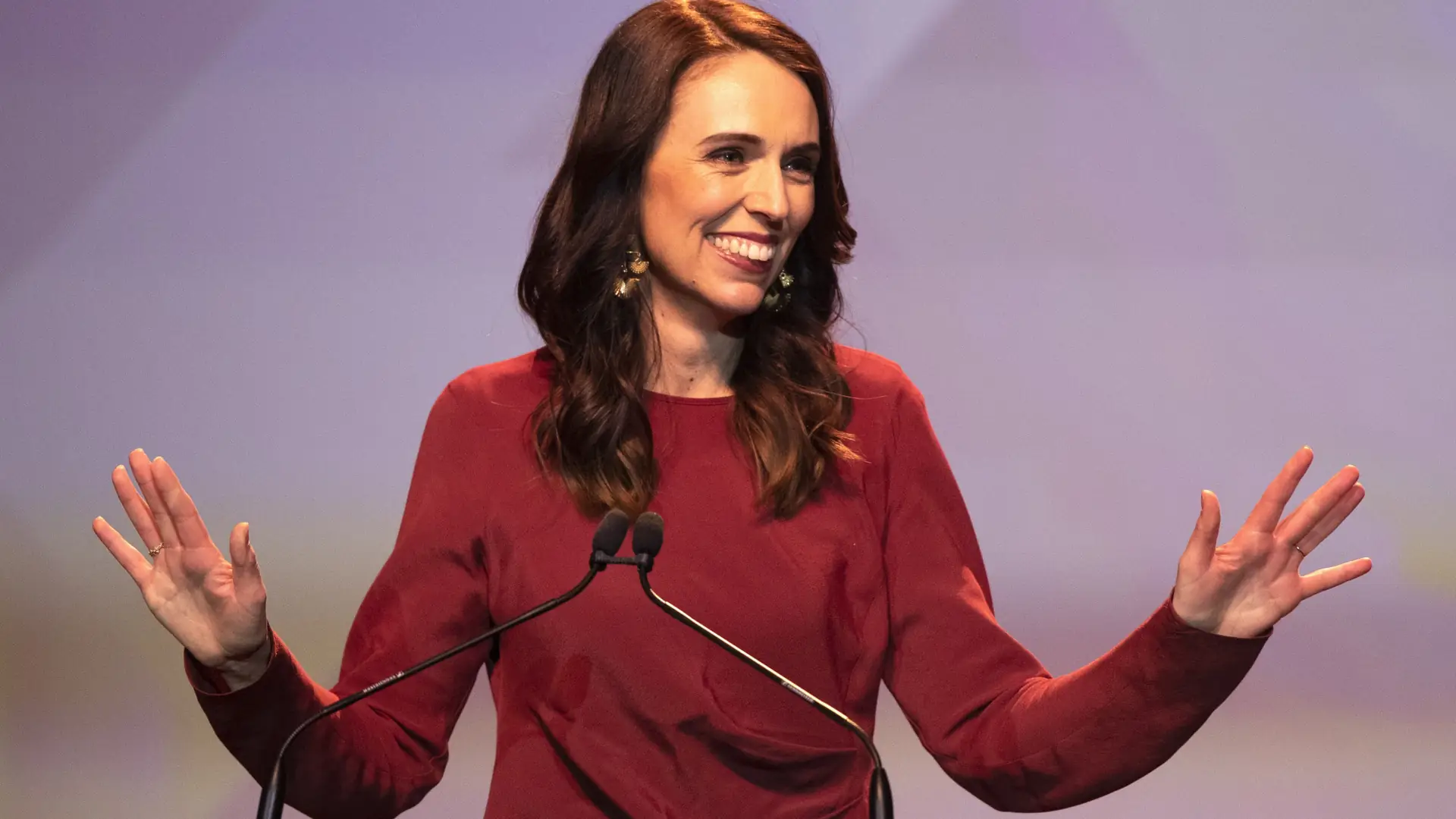 Jacinda Ardern przyniosła swojej partii historyczne zwycięstwo. Co warto o niej wiedzieć?