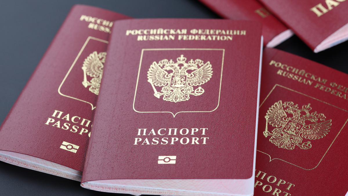 Rosjanie będą oddawać paszporty? Właśnie wchodzi rozporządzenie