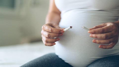 Jak palenie w ciąży wpływa na dziecko? Położna wyjaśnia konsekwencje