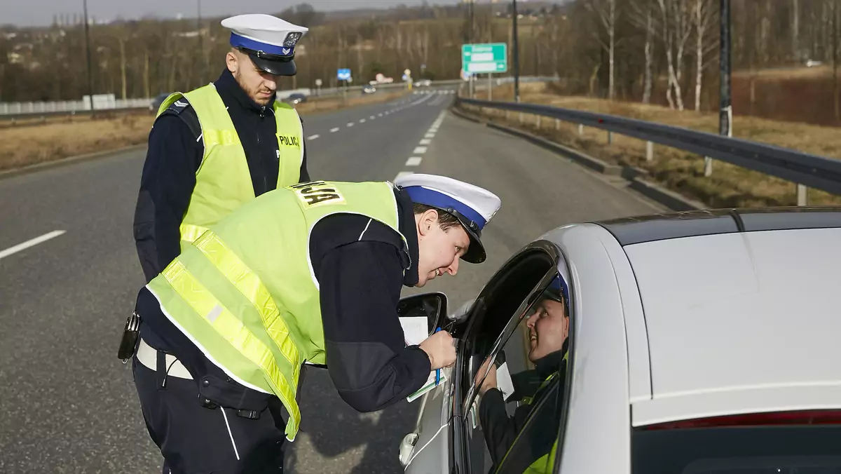 Kontrola drogowa: zmienia się... niewiele. W szczególności nie zmieniają się powody, dla których podczas kontroli warto być – względem kontrolującego  grzecznym i rzeczowym