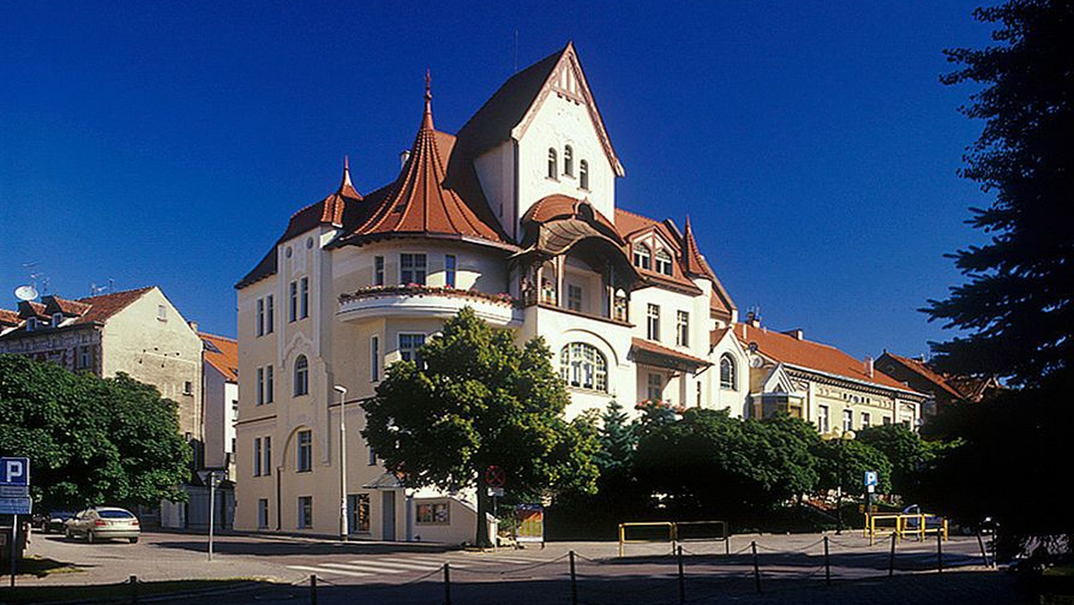 Agnieszka K., która rok temu w atmosferze skandalu została odwołana z funkcji dyrektorki Miejskiego Ośrodka Kultury w Olsztynie, domaga się zadośćuczynienia. Dziś ruszył wytoczony przez nią proces cywilny.