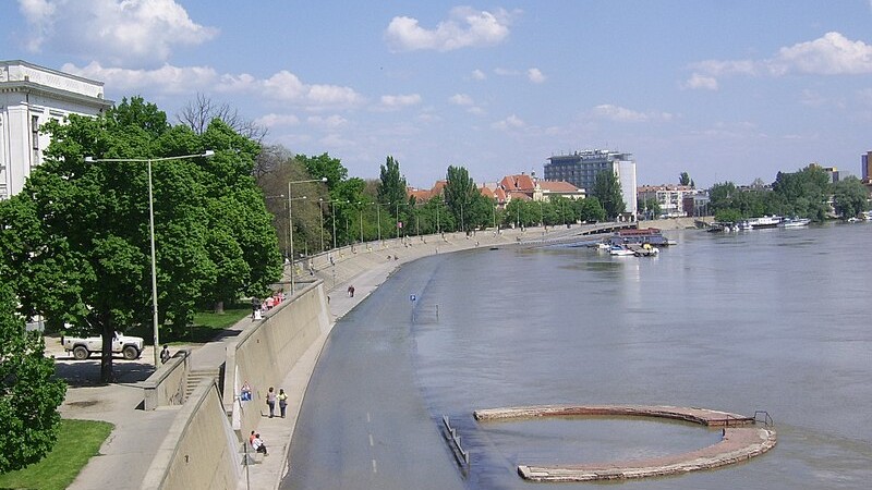 Lezárták a szegedi rakpartot a Tisza áradása miatt