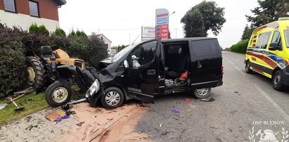 Wilhelmów: Prowadził ciągnik bez uprawnień. Trzy osoby wylądowały w szpitalu