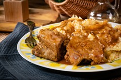 Pyszny obiad na sobotę. Podajemy przepis, Ty gotujesz. Mięciutkie żeberka po staropolsku