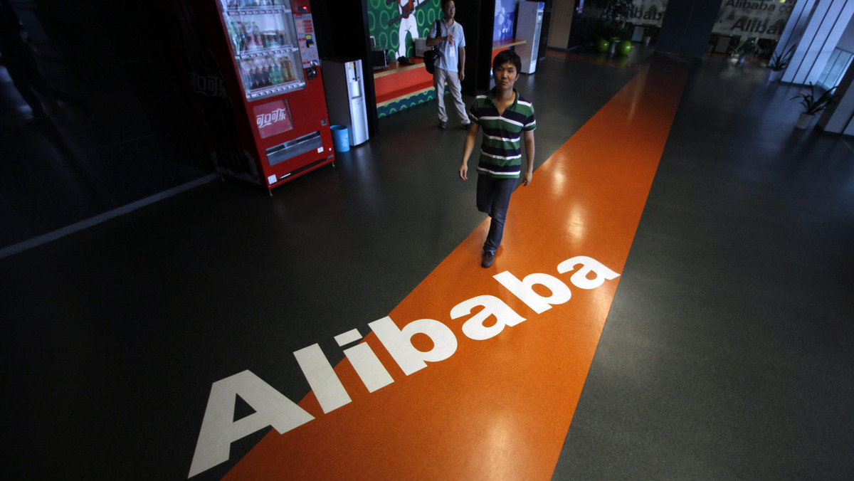Chińczycy są pod wrażeniem szacunków, z których wynika że ich kraj już w tym roku stanie się największą gospodarką świata i tym bardziej wierzą, że giełdowy debiut Alibaby pobije wszelkie rekordy Wall Street. Alibaba.com - chiński gigant handlu internetowego, który 15 lat temu zaczynał jako zwykła tablica ogłoszeniowa a dziś w swojej ofercie ma blisko 1 mld produktów, roczne przychody rzędu 5,75 mld USD i miliony klientów, w tym także z Polski, zapowiedział, że rusza na amerykańską giełdę.
