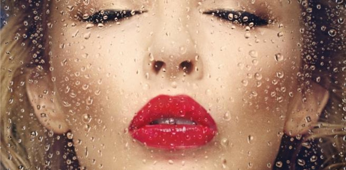 Kylie Minogue "Kiss Me Once": Całus w stylu disco