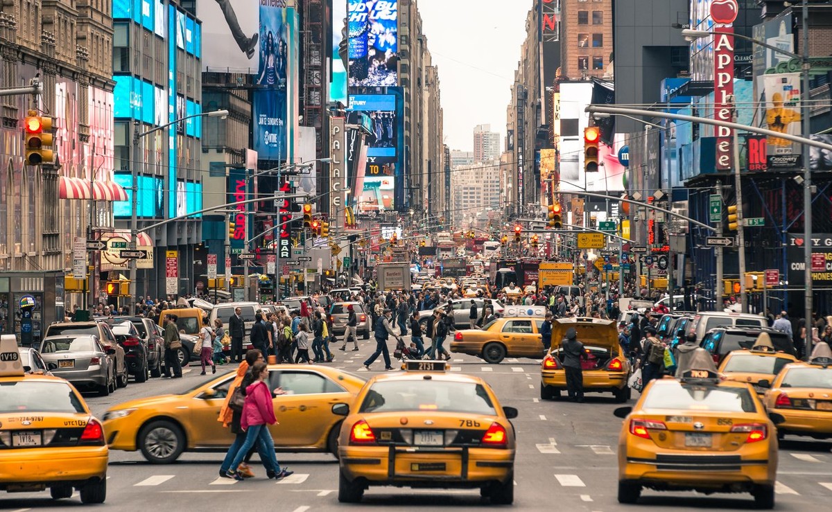 Nowy Jork i New Jersey są jednymi z pięciu stanów, które według Uniwersytetu Johnsa Hopkinsa w ciągu ostatnich siedmiu dni odpowiadają w Ameryce za 44 proc. wszystkich nowych zakażeń koronawirusem.