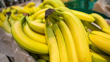 Wbij igłę w skórkę banana i zobacz, co się stanie