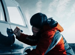 Złodzieje mocniej szaleją w Warszawie! Zobacz, jakie samochody kradną. ZDJĘCIA