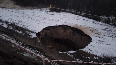 Nowe zapadlisko w Małopolsce. Ogromny lej przy obwodnicy