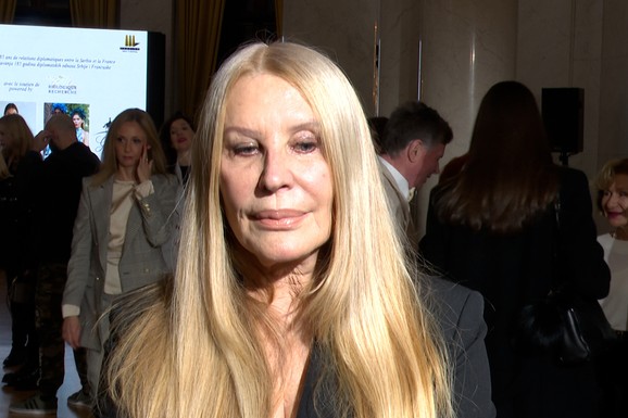 "MNOGO NOVCA SAM ZARADILA, ALI ŽALIM ZA PROPUŠTENIM VREMENOM SA DECOM" Verica Rakočević o nekretninama i milionskom kapitalu, pa poručila: "Za vukovima su uvek kerovi lajali"