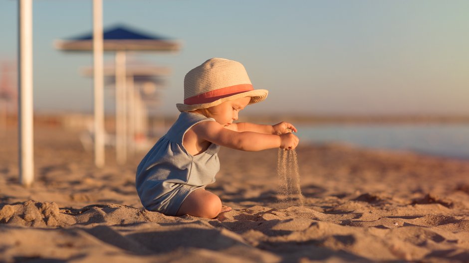 Czy dzieci mogą być nago na plaży?