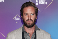 Armie Hammer na gali People’s Choice Awards w Barker Hangar w Santa Monica, 15 listopada 2020 r