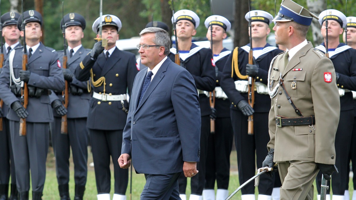 Obraz dokonań polskiego rolnictwa w minionych dwóch dekadach jest imponujący; nie jest to obraz raju, ale krainy wytężonej, lecz owocnej pracy - powiedział prezydent Bronisław Komorowski w niedzielę na Jasnej Górze podczas głównych uroczystości dożynek jasnogórskich.