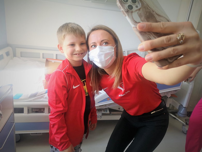 Pacjenci oddziału onkologicznego Szpitala Dziecięcego w Olsztynie otrzymali dziś sportowe prezenty