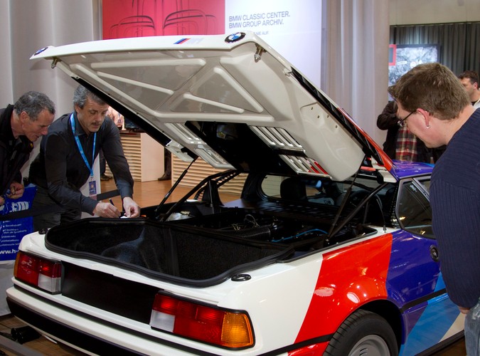 W Essen zakończyła się wystawa Techno Classica. Impreza jest uznawana za największe niemieckie targi pojazdów historycznych i zabytkowych. W naszej galerii mamy kilka perełek dawnej motoryzacji - auta warte są bardzo poważne pieniądze...