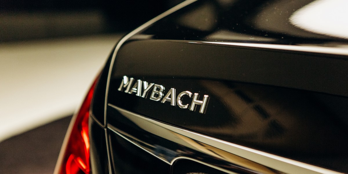 Maybach z szatańską rejestracją "odbiera tylko jedną rozgłośnię".