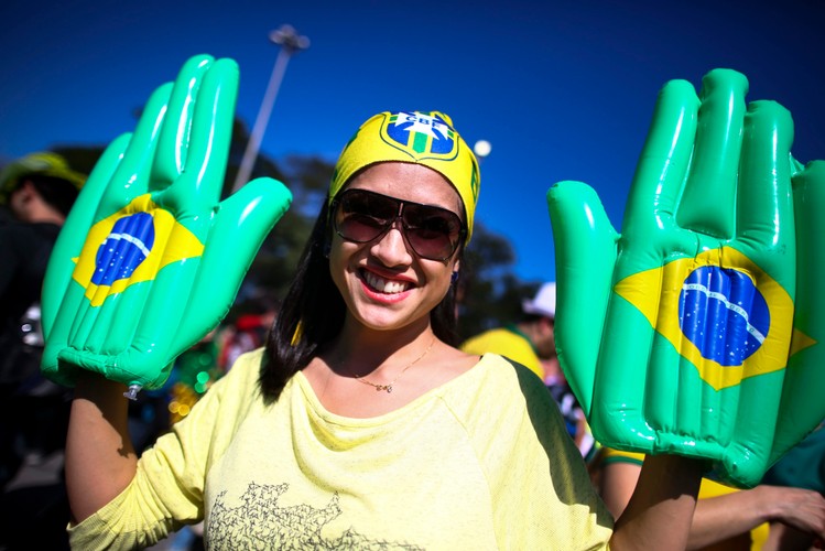 Piękne panie kochają piłkę nożna. Na mundialu ich nie brakuje