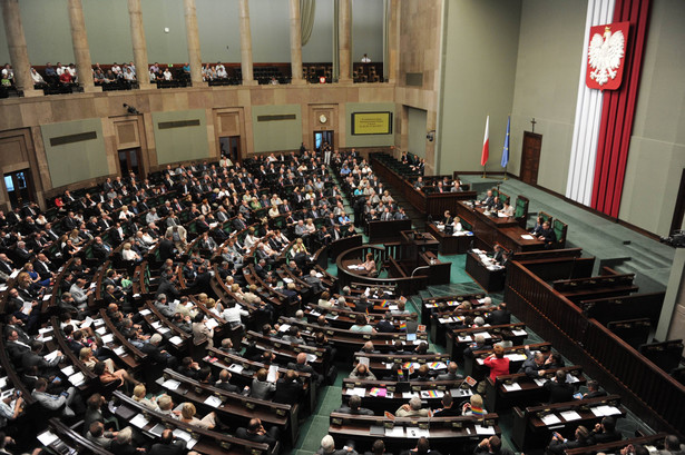 Posłowie dowiedzieli się, ilu tajnych współpracowników pracuje w MSZ