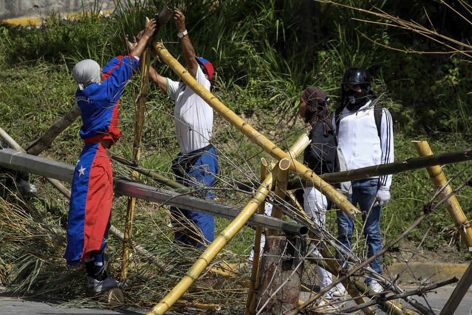 VENEZUELA CRISIS (Opposition begins the first day of great protest in Venezuela)