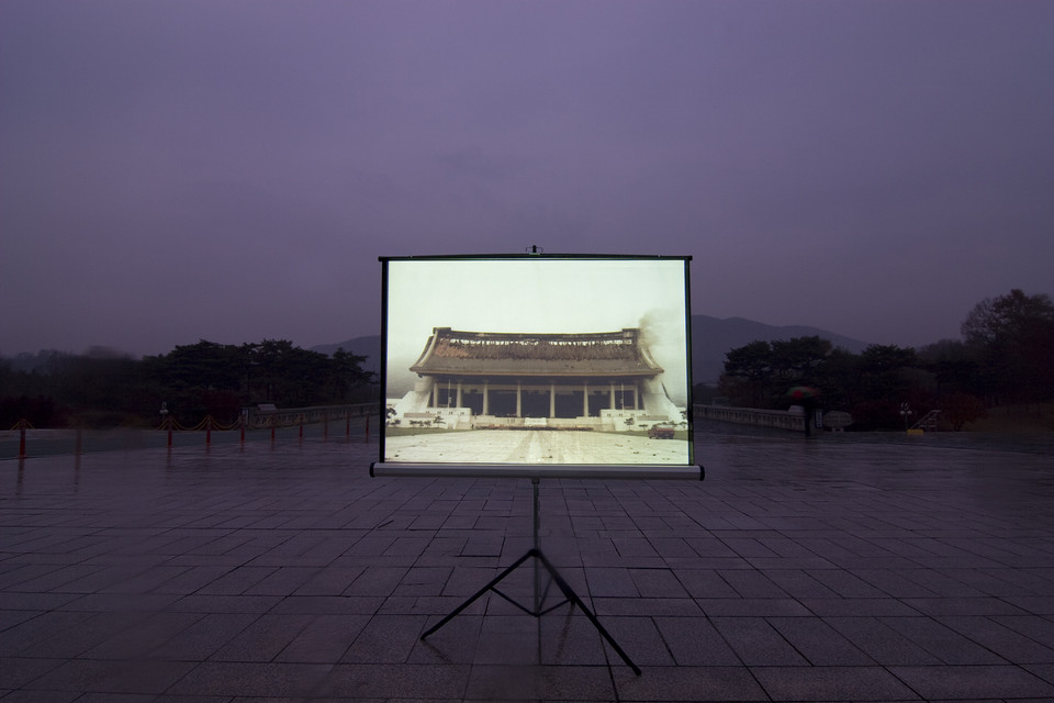 historic present014-1_40x66(cm)_Pigment print_2009_Cheonan Independence Hall