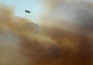 Požar blizu kuća u opštini Alkabideša kod Lisabona, Portugal, 25. jula