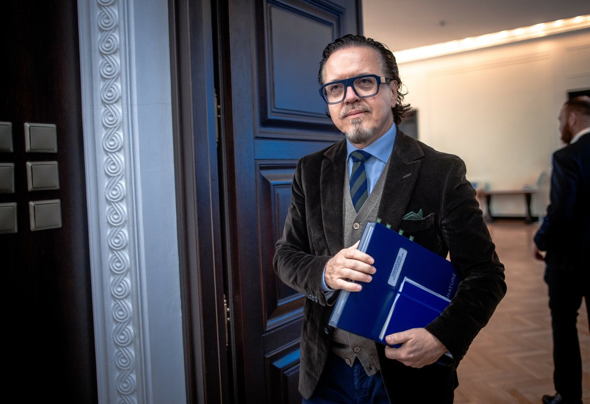 Minister aktywów państwowych ocenia prezesów spółek. "Nie będzie żadnej miotły" [WYWIAD]
