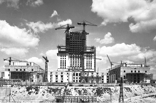 Budowa Pałacu Kultury i Nauki w Warszawie, 1953 r.