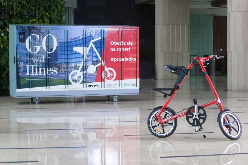 Automat wypożycza tanio składane rowery