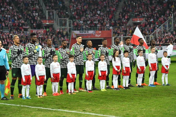 Piłkarska reprezentacja Nigerii przed rozpoczęciem towarzyskiego meczu z Polską