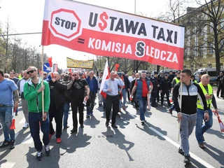 Protest taksówkarzy pod hasłem „Stop Nielegalnym Przewozom” przed Kancelarią Prezesa Rady Ministrów. Warszawa, 8 kwietnia 2019 r.