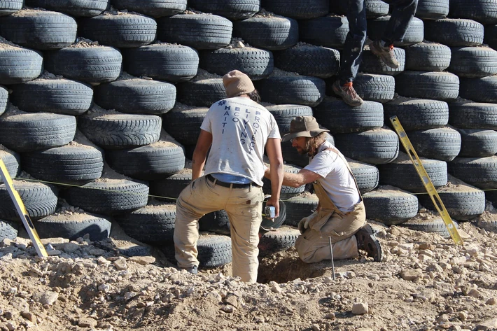 Earthships - samowystarczalne domy